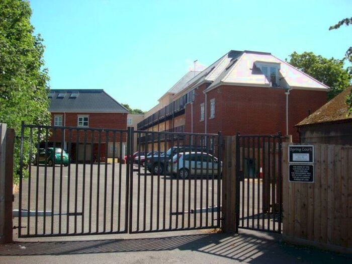 3 Bedroom Flat To Rent In Room Within Flat Spring Court, Spring Road, Ipswich, IP4