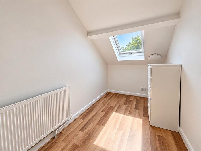 2 Bedroom Flat To Rent In Earlham Grove, Forest Gate, London, E7
