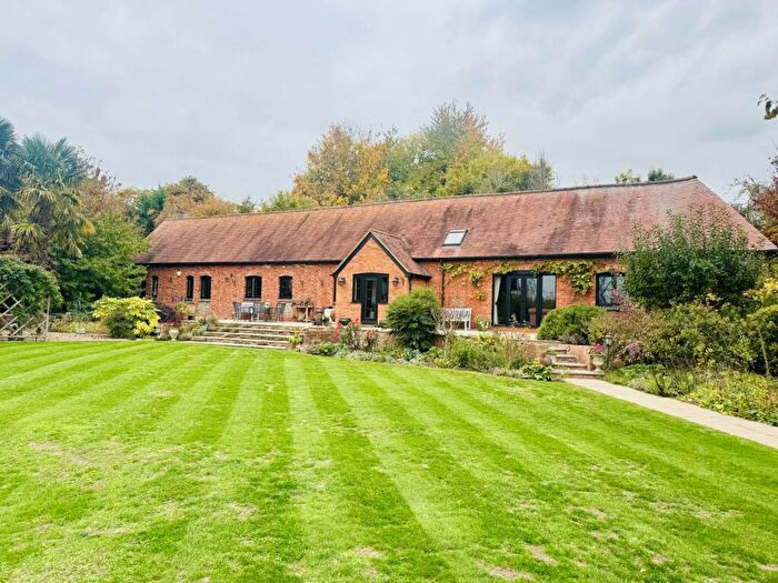 4 Bedroom Barn Conversion For Sale In Playhatch Barn, Playhatch, RG4