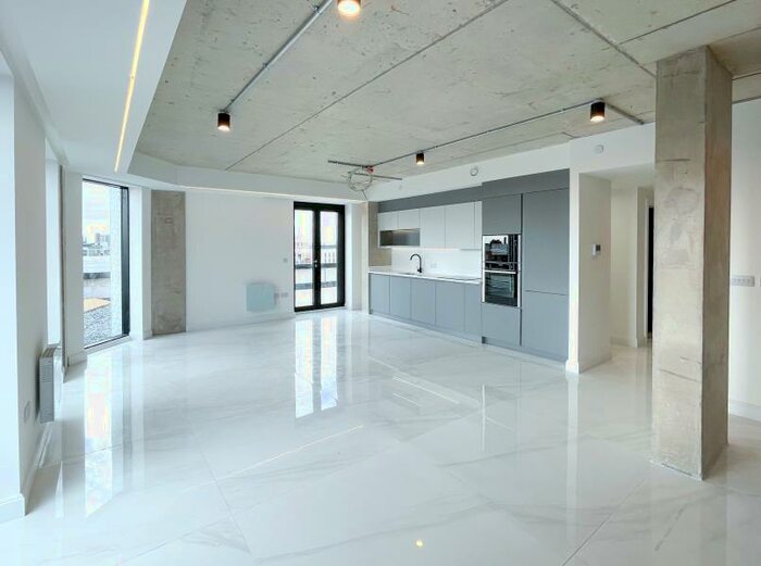 2 Bedroom Apartment To Rent In Apt . :: One Silk Street, M4