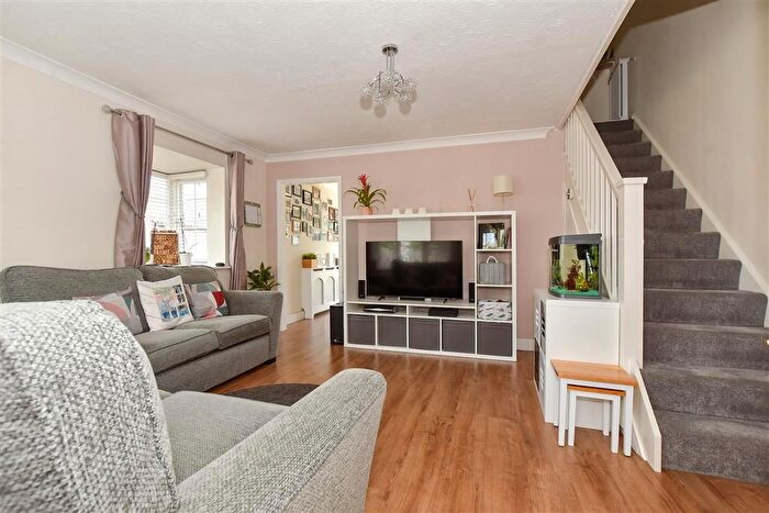3 Bedroom Semi-Detached House For Sale In Tangmere Close, Wickford, Essex, SS11