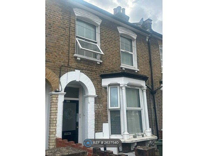 2 Bedroom Flat To Rent In Hollydale Road, London, SE15
