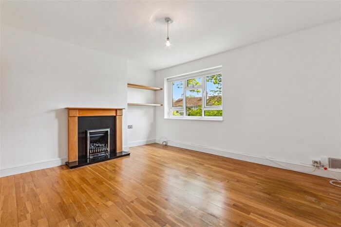2 Bedroom Property To Rent In The Lindens, Hartington Road, London, W4