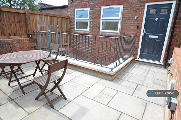 2 Bedroom Flat To Rent In High Road, London, N2