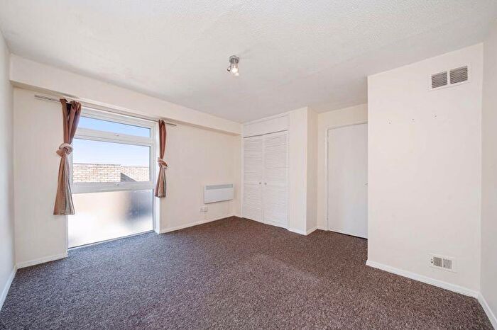2 Bedroom Flat To Rent In Cheam Road, Sutton, SM1