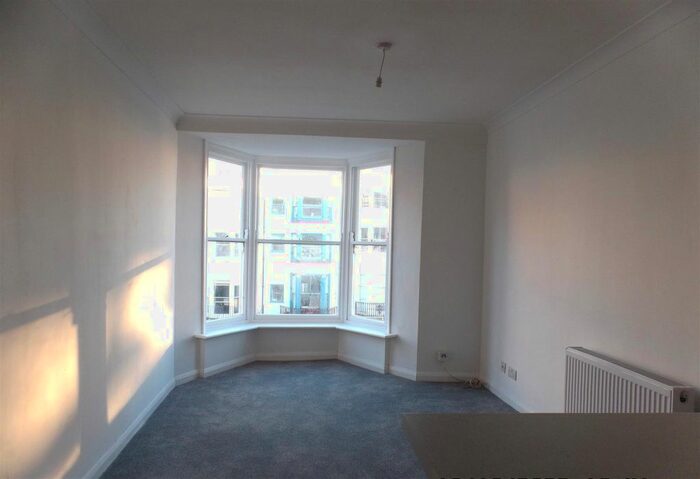 3 Bedroom Flat To Rent In Lower Rock Gardens, Brighton, BN2