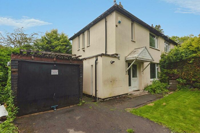 2 Bedroom Semi-Detached House For Sale In Cranmer Bank, Leeds, LS17