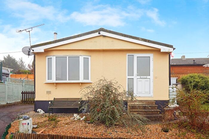 2 Bedroom Detached Bungalow For Sale In Holders Road, Amesbury, Salisbury, SP4