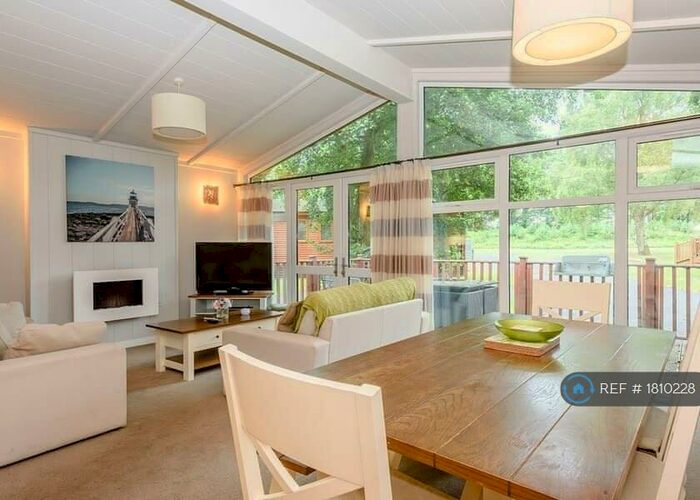 2 Bedroom Mobile Home To Rent In London Road, Kessingland, Lowestoft, NR33