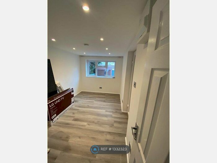 Studio To Rent In Broad Lane, Coventry, CV5