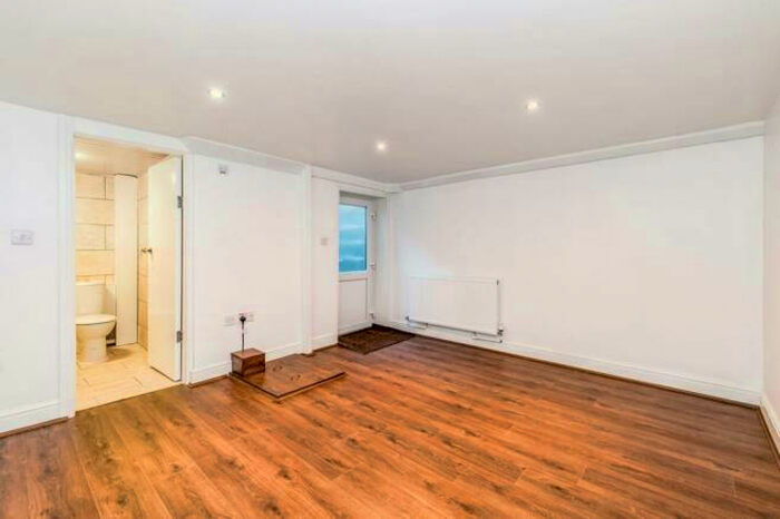 Terraced House To Rent In Seaforth Place, Room -, Leeds, LS9