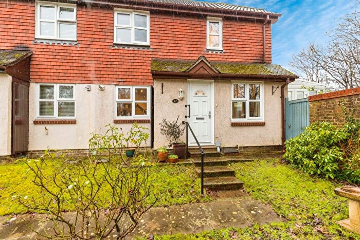 1 Bedroom End Of Terrace House For Sale In Wordsworth Place, Horsham, RH12