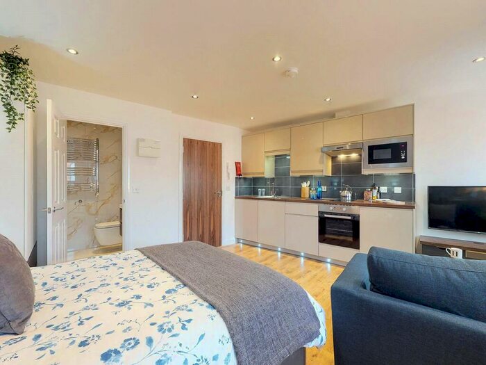 Apartment To Rent In Woodhouse Square, Leeds, #, LS3