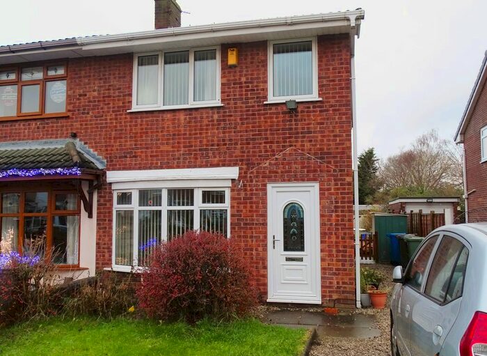 3 Bedroom Semi-Detached House To Rent In Raithby Drive, Wigan, WN3