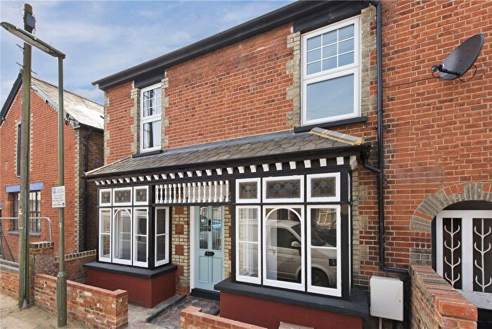 3 Bedroom End Terrace House For Sale In College Road, Guildford, Surrey, GU1