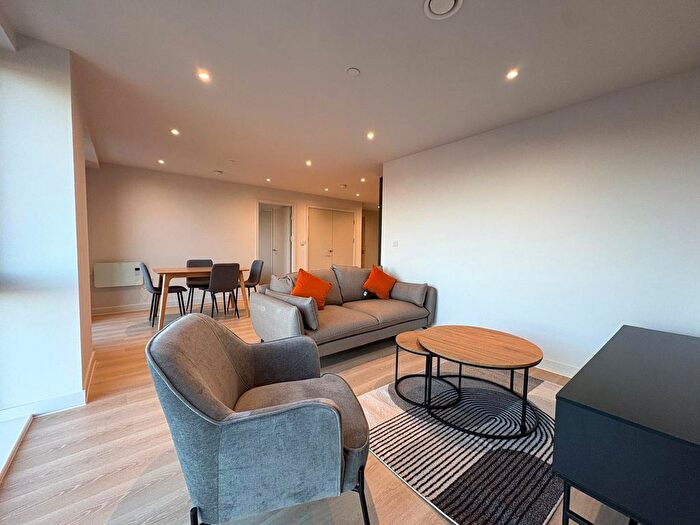 2 Bedroom Flat To Rent In Dutton Street, Manchester, Greater Manchester, M3