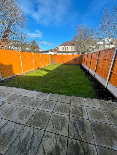 2 Bedroom Flat To Rent In Haslemere Road, Ilford, Essex, IG3