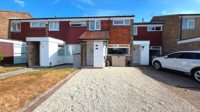 3 Bedroom Terraced House For Sale In Avondale Close, Horley, Surrey, RH6