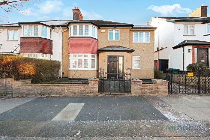5 Bedroom Semi Detached House For Sale In Park View Gardens, Hendon, NW4