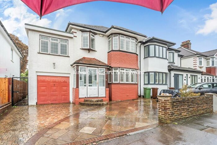 4 Bedroom House To Rent In Sherwood Way, West Wickham, BR4