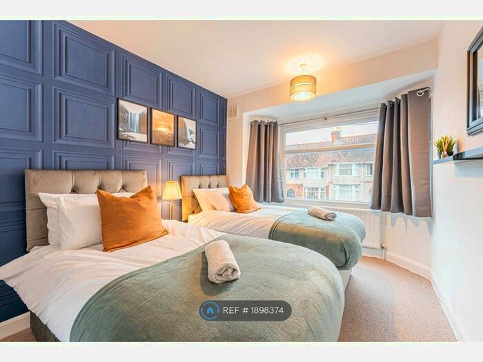 3 Bedroom Terraced House To Rent In The Headlands, Coventry, CV5