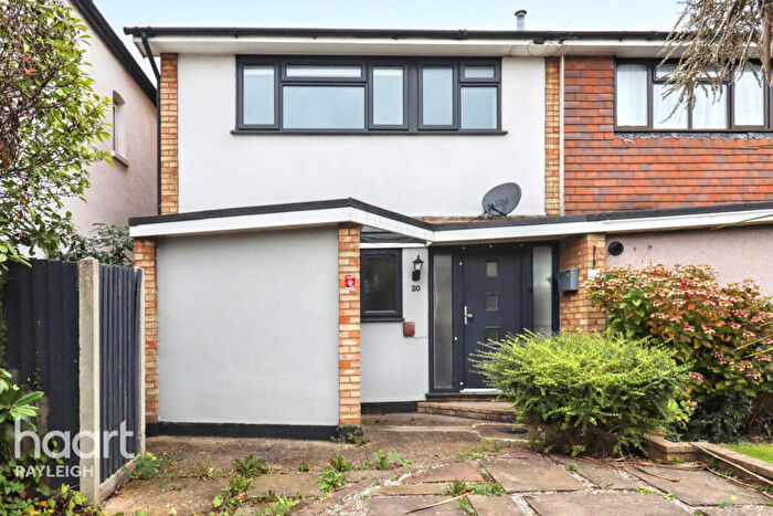 3 Bedroom End Of Terrace House For Sale In Bellhouse Road, Leigh-On-Sea, SS9