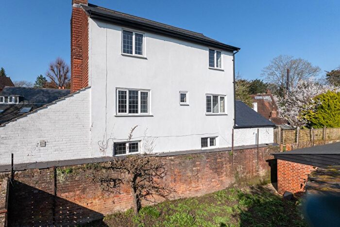 2 Bedroom Detached House To Rent In Old Reigate Road, Betchworth, RH3