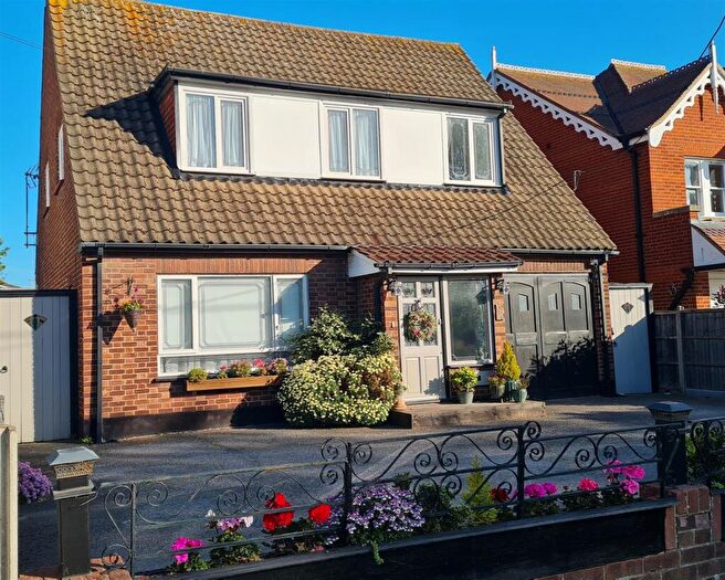 4 Bedroom Detached House For Sale In Greensward Lane, Hockley, SS5