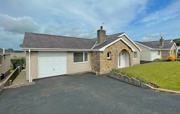 3 Bedroom Bungalow For Sale In Bangor Road, Caernarfon, Gwynedd, LL55