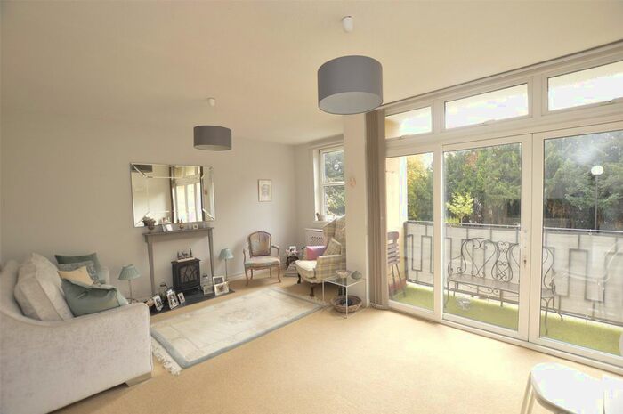 1 Bedroom Flat To Rent In Albany House, Albany Court, Lansdown Road, GL50