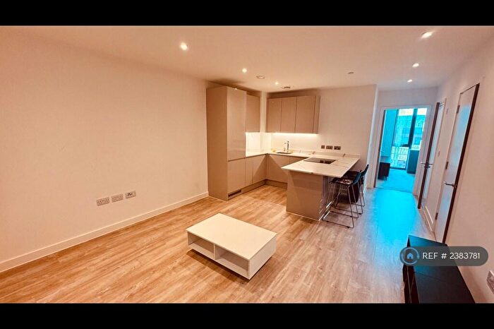 1 Bedroom Flat To Rent In Queen Street, Salford, M3