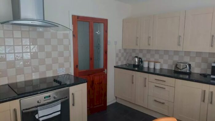 3 Bedroom Flat To Rent In Clapham Rd Estate, Clapham SW4