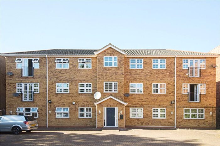 2 Bedroom Flat To Rent In Romford Road, Stratford, London, E15