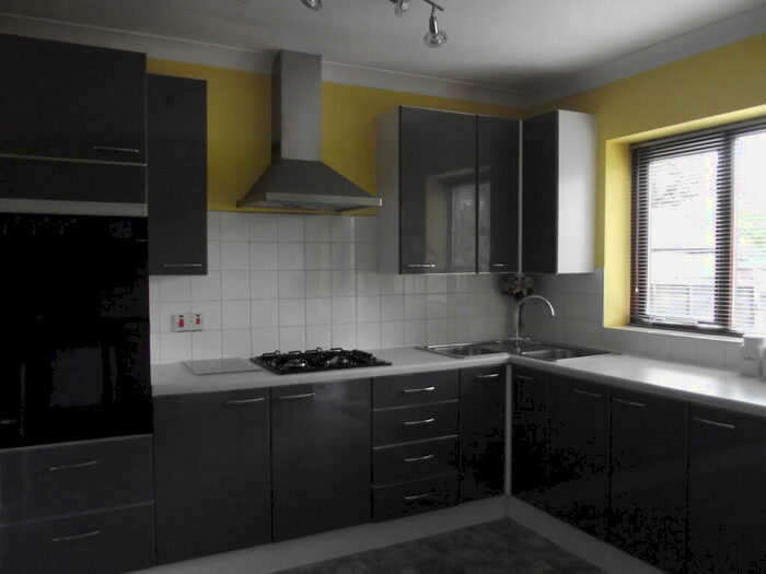 2 Bedroom House To Rent In Queens Drive. Waltham Cross, EN8