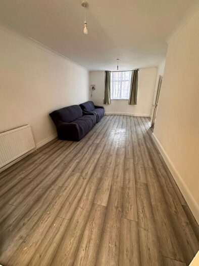 4 Bedroom Semi-Detached House To Rent In Bishops Road, Hayes, UB3