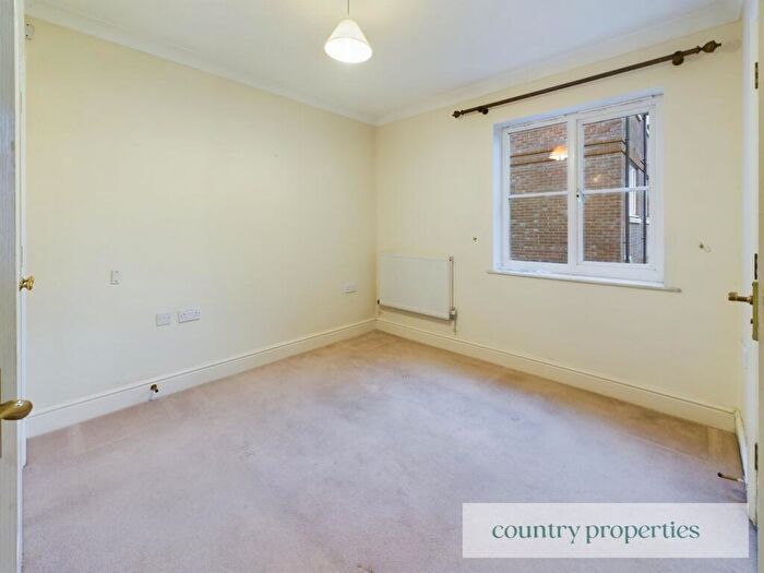 2 Bedroom Apartment To Rent In Oaklands Court, Welwyn, AL6
