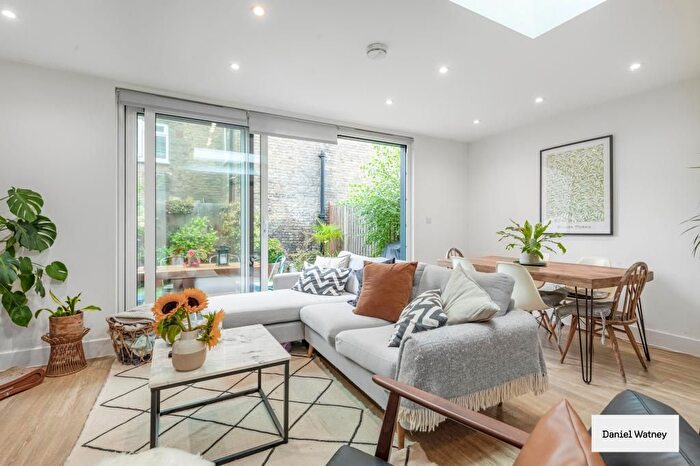 2 Bedroom Flat To Rent In Woodlands Park Road, London, SE10