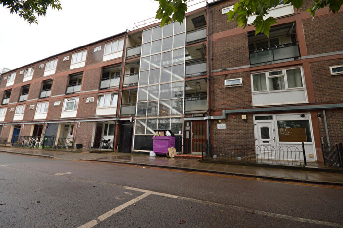 3 Bedroom Maisonette To Rent In Smythe Street, Poplar, E14