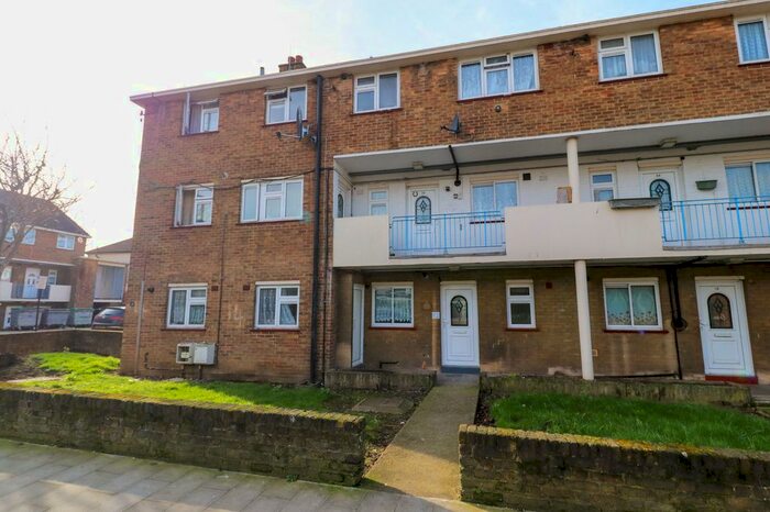 1 Bedroom Flat To Rent In Penshurst Road, Tottenham, N17