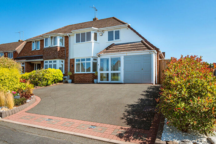 3 Bedroom Semi-Detached House For Sale In Ryecroft, Stourbridge, DY9