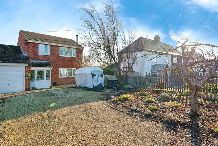 3 Bedroom Link Detached House For Sale In Station Road, Evesham, Worcestershire, WR11