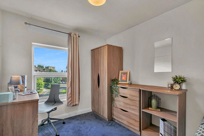 1 Bedroom Flat To Rent In Victoria Terrace, Leeds, LS3