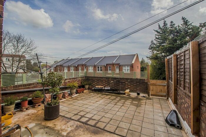 4 Bedroom Property To Rent In Walton Road, East Molesey, KT8