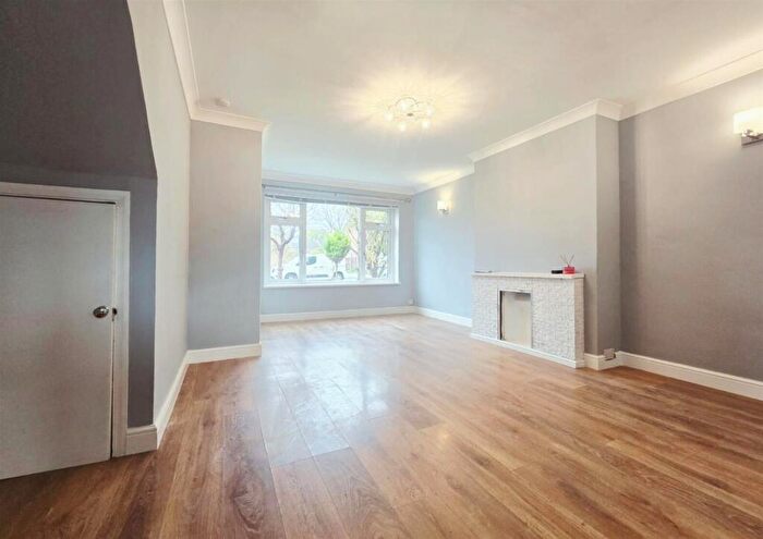 3 Bedroom End Of Terrace House To Rent In Rainer Close, EN8
