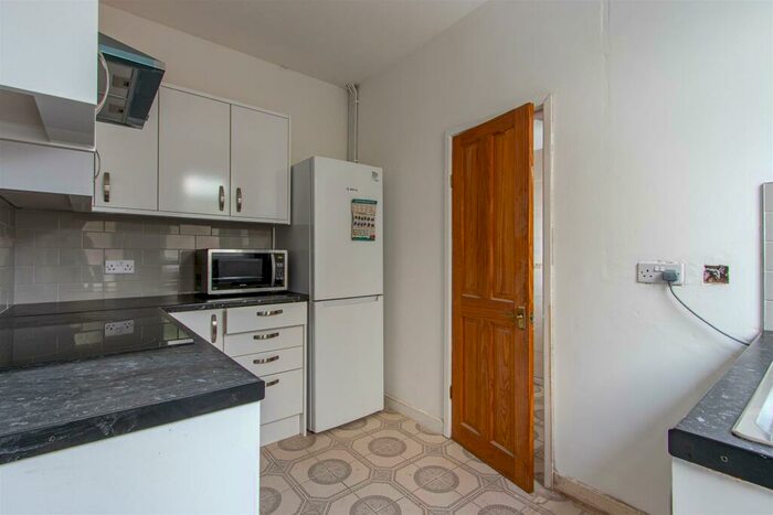 5 Bedroom Private Hall To Rent In Mackintosh Place, Roath, CF24