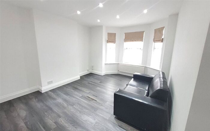 1 Bedroom Flat To Rent In Warwick Road, West Drayton, UB7