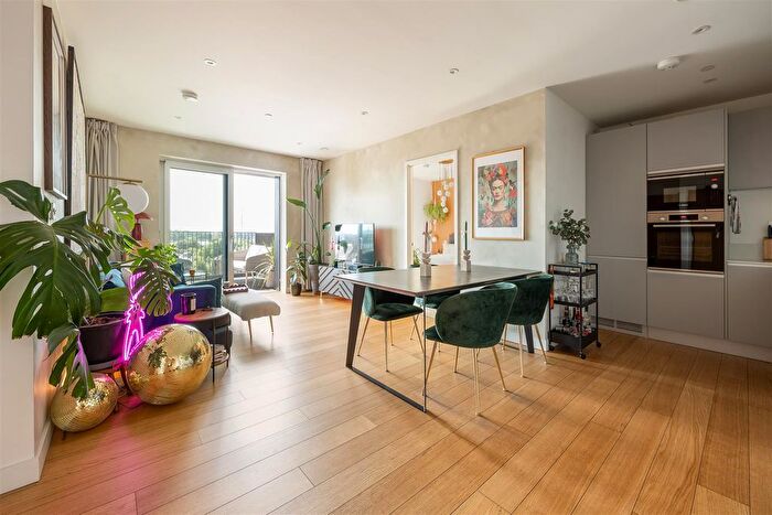 2 Bedroom Flat For Sale In Ferry Lane, Tottenham, N17