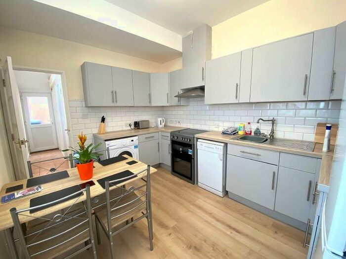 6 Bedroom Semi-Detached House To Rent In Delamere Road, Southsea, Hampshire, PO4