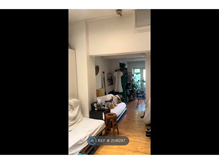 Studio To Rent In Hertslet Road, London, N7