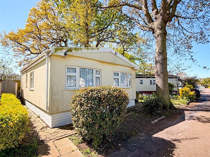 2 Bedroom Park Home For Sale In Sacketts Grove, Jaywick Lane, Clacton-On-Sea, CO16
